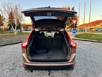 Volvo XC60 2.4D AWD Momentum Geartronic - 19