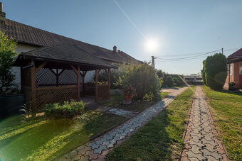 Rodinný dom s veľkým pozemkom | 2 064 m² | Komárovce - 19