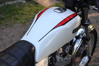 Suzuki GR650 - 19