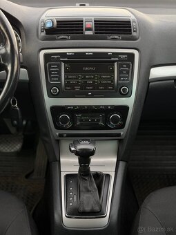 Škoda Octavia Combi 2.0 TDI Elegance DSG - 19