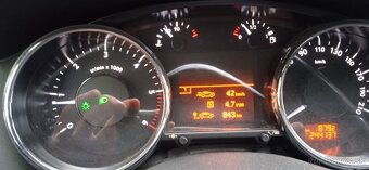 Peugeot 5008 1.6 HDi 2/2013 Allure + ťažné zariadenie - 19