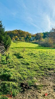 Jedinečné pozemky s domom, garážou a budovou v nádhernej lok - 19