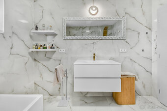 NA PREDAJ unikátny, samostatný 4-iz Rodinný dom priamo v DS - 19