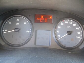 OPEL VIVARO 1,9 CDTI L2H1 2.9T bez koroze 10/2010 - 19