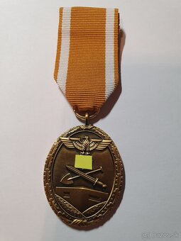 Vyznamenanie , Slovensky stat , zelezny kriz , odznak - 19