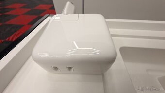 Predám Macbook Air M2 16GB RAM, 512SSD, vadný dislej - 19