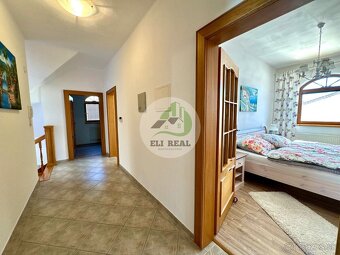 Exkluzívne bývanie na troch poschodiach s veľkou záhradou a  - 19