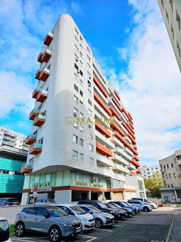 Ponúkame na predaj priestranný 2-izbový byt na Martinčekovej - 19