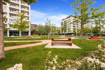 NA PRENÁJOM; Fenomenálny 2,5-izbový apartmán s garážovým stá - 19
