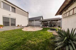 Rodinný dom s veľkým pozemkom v obci Malé Dvorníky - 19