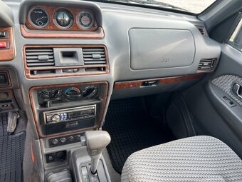 Mitsubishi Pajero 3.5 GLS A/T AB A/C LED - 19