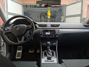 Predám Škodu Superb combi 2.0 TDI Style - 19