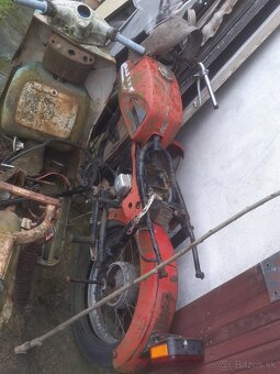 Rôzne stare motocykle nekompletné na ND - 19