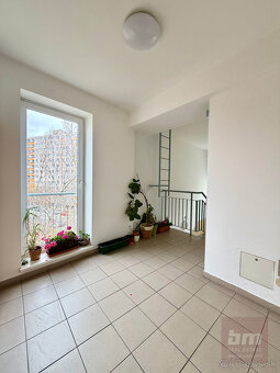 Predaj - novostavba s terasou na začiatku Karlovej Vsi - 19