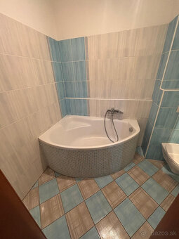 SENEC - NA PREDAJ 2 izbový byt s vlastným parkovaním, pri St - 19