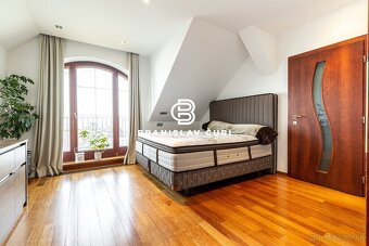 6 IZB. DOM NA PEREŠI S JAZIERKOM A NÁDHERNOU ZÁHRADOU - 19