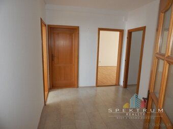 SPEKTRUM REALITY- Na Predaj 4-izbový veľkometrážny byt, 82 m - 19
