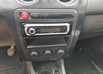 Seat Ibiza 1,2 i benzín manuál 51 kw - 19