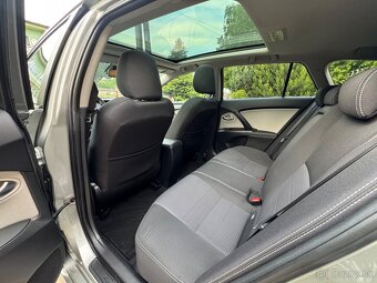 Toyota Avensis Combi 1.8i Valvematic - 19