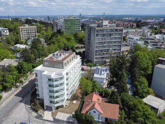 REZERVOVANÉ - 5 izbový byt s terasou s krásnym výhľadom pri  - 19
