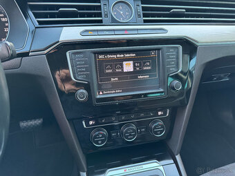 Volkswagen Passat Variant 2.0 TDI 240PS Highline 4Motion DSG - 19