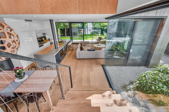 Moderný dom ukrytý za nenápadným vizuálom z ulice - 19