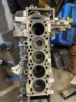 VW Transporter T5 2.5 TDI 96kw 394 000 km 2004 9 miest - 19