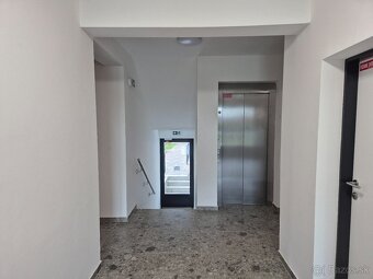 NOVOSTAVBA - MODERNÉHO 3-IZBOVÉHO BYTU V TRNAVE. - 19