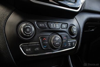 Jeep Cherokee 2.2 Diesel 143kW A/T 4x4 Koža, Odpočet DPH - 19