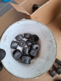 skrutky na kolesa M14 + bezpecnostne skrutky + krytky - 19