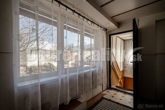 REZERVOVANÝ: Rodinný dom na rekonštrukciu, 147 m2, Beňuš, ok - 19