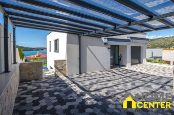 NA PREDAJ novopostavená vila s bazénom /280 m² / Dalmátsko,  - 19