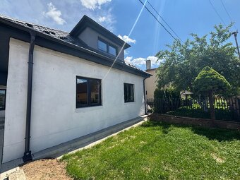 Rodinný dom s krásnym slnečným pozemkom o výmere 950 m2 v Bá - 19