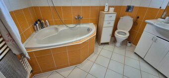 Predaj: Pekný rodinný dom s veľkým pozemkom Hlboké nad Váhom - 19