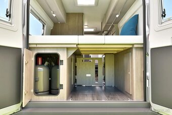 CamperVan s otvárateľnou strechou CARADO CV640 Novy Automat - 19