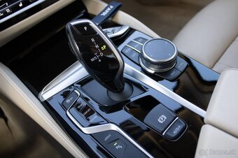 BMW Rad 5 530e iPerformance A/T odpočet DPH - 19