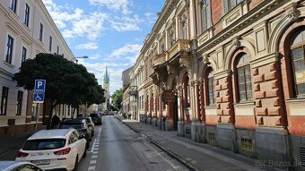 Obchodno-administratívne priestory na prenájom, Farská 10, N - 19