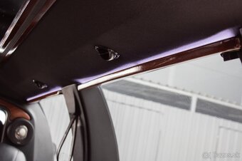 LINCOLN TOWN CAR LIMOUSINE - 19