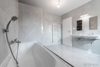 EXKLUZÍVNE NA PREDAJ KOMFORTNÝ 5-IZBOVÝ RODINNÝ DOM V MODRE - 19