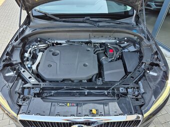 Volvo XC60 B4 Momentum AWD A/T - 19