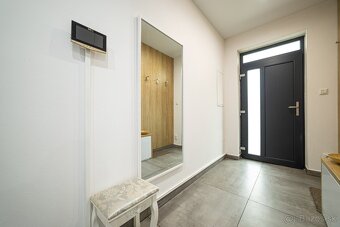 ZARIADENÝ RODINNÝ DOM S BAZÉNOM, Košice - Krásna - 19