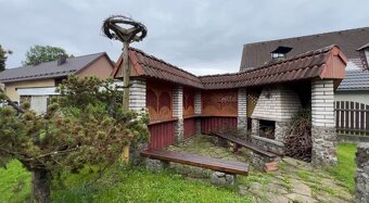Zachovalý rodinný dom s krásnou záhradou a letnou kuchyňou v - 19