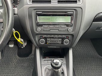 Volkswagen Jetta 1.6 TDI Comfortline - 19