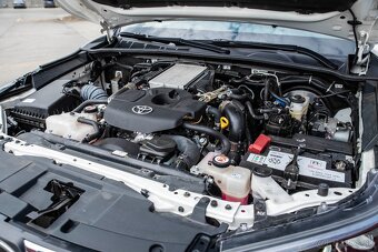Toyota Hilux Extra Cab 2.8 D-4D Invincible 4x4 - ZÁRUKA - 19