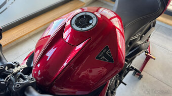 Triumph Street Triple RS - 19