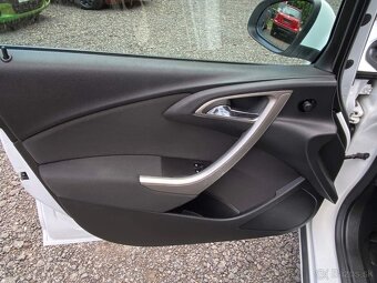 Opel Astra J 1.4i 74kW klima tempomat ČR 104tkm 2012 - 19