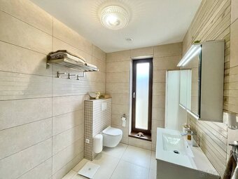 Na predaj moderná štýlová novostavba s garážou a pozemkom - 19