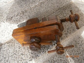 Menší svěráky - 19