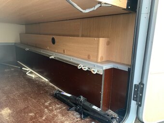 Obytný automobil GLÜCKSMOBIL A68 Alkovna - 19