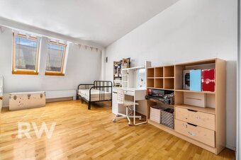 HISTORICKÉ CENTRUM - 4/4 posch. - 4 izb. 130 m2 + balkón - S - 19